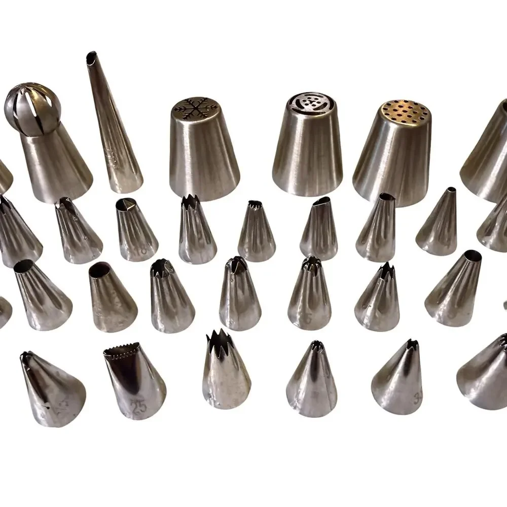 Vintage 55 Piece Cake Decorating Kit Metal Piping Tips Icing Nozzles AS IS